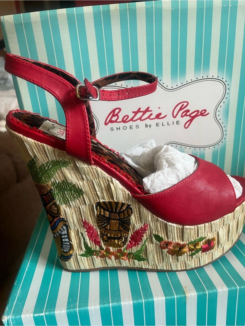 Bettie Page enchanted tiki platforms sz 9 - Picture 7 of 11